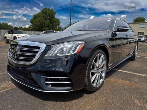 Used 2018 Mercedes-Benz S 560 Sedan image 3