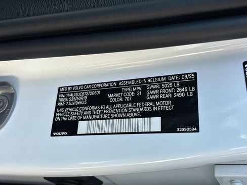 Certified 2026 Volvo XC40 B5 Plus AWD/4WD image 34