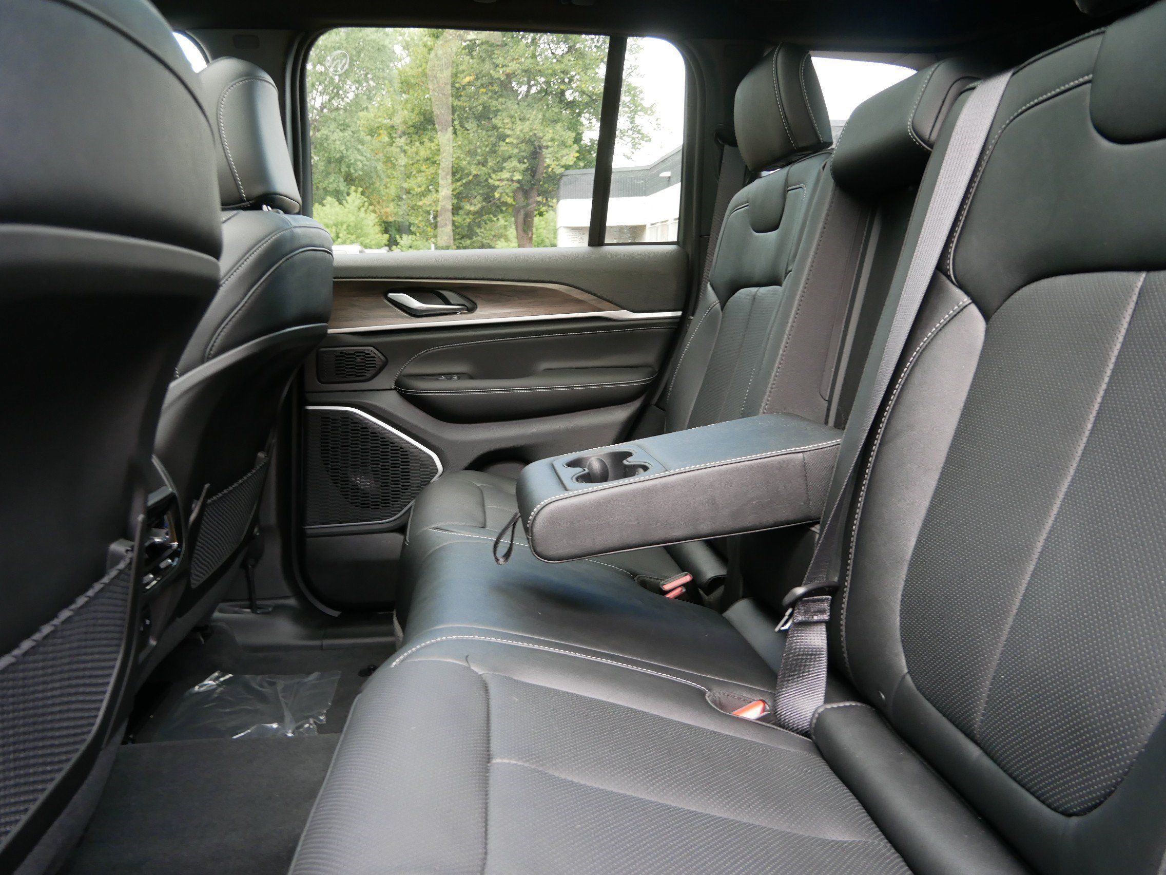 New 2027 Jeep Grand Cherokee Limited AWD/4WD image 10