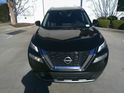 Used 2023 Nissan Rogue SL w/ SL Premium Package image 3