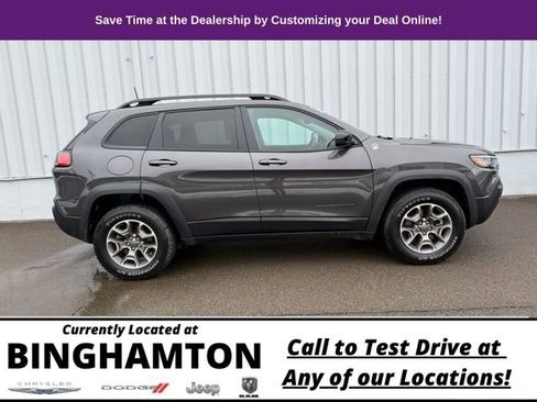 Used 2022 Jeep Cherokee Trailhawk image 5