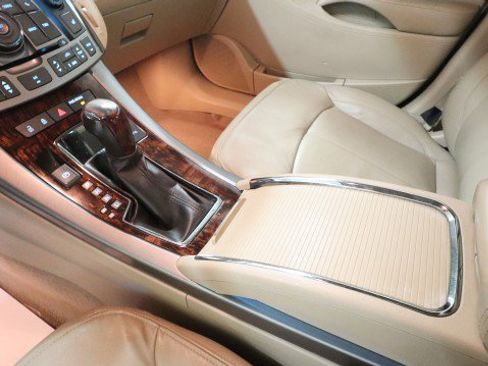 Used 2013 Buick LaCrosse Leather FWD image 19