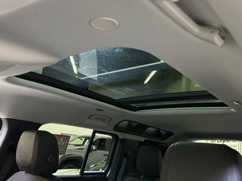 Used 2020 Land Rover Defender 110 First Edition image 22