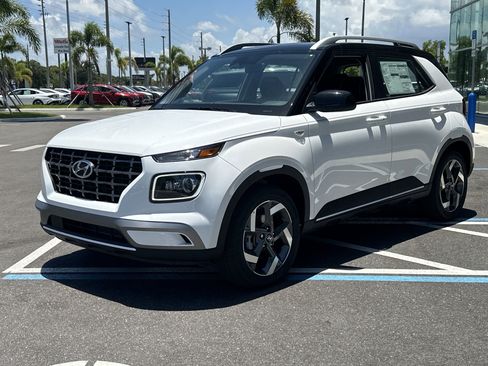 New 2025 Hyundai Venue Limited image 3