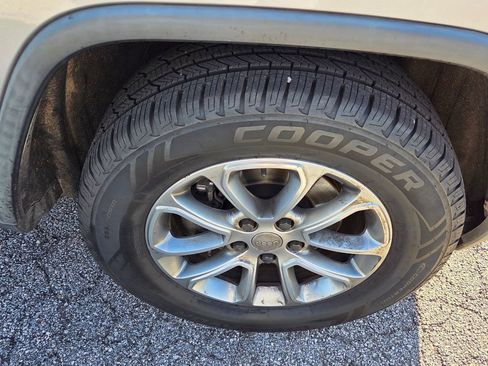 Used 2014 Jeep Grand Cherokee Limited image 16