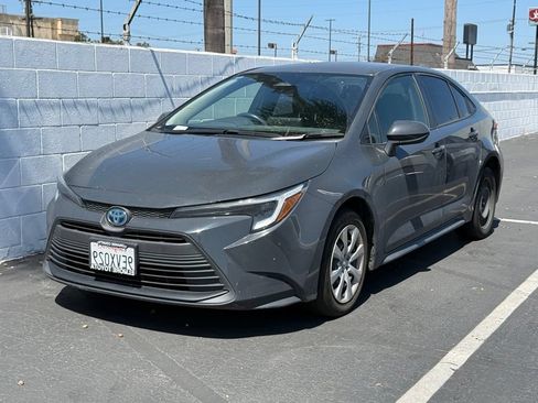 Used 2023 Toyota Corolla LE FWD image 2