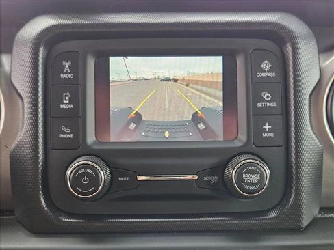 Used 2021 Jeep Gladiator Sport image 14
