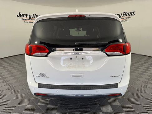 Used 2018 Chrysler Pacifica Limited FWD image 8