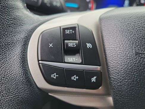 Used 2022 Ford Explorer XLT image 7