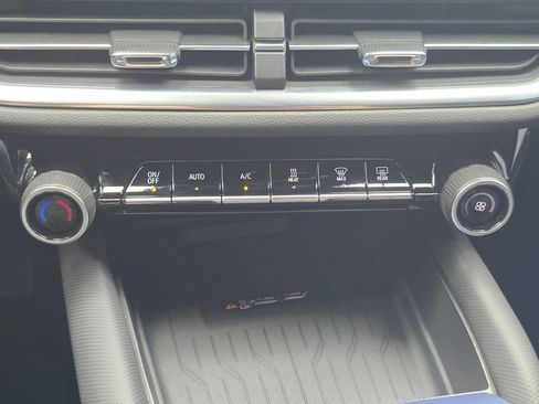 Used 2025 Chevrolet Equinox EV LT w/ Convenience Package FWD image 28