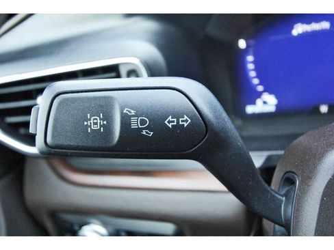 Used 2023 Ford Explorer King Ranch w/ Technology Package RWD image 17