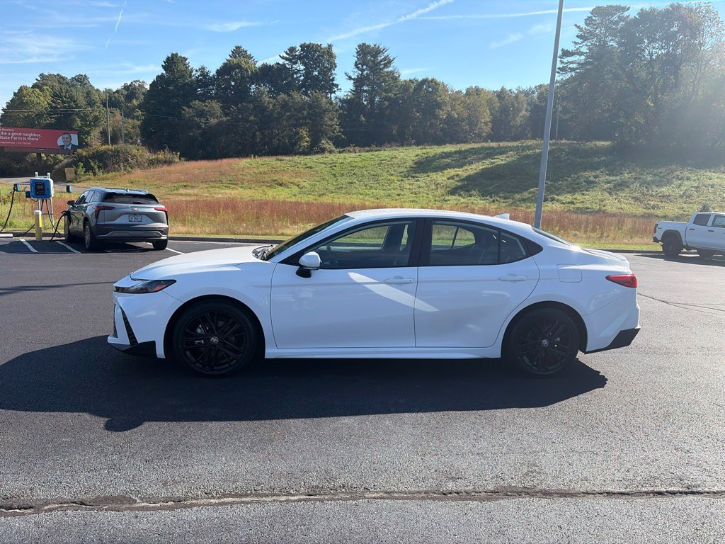Used 2025 Toyota Camry SE FWD image 5
