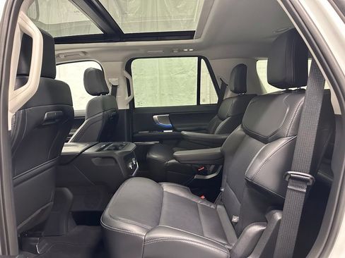Used 2025 Ford Expedition Platinum AWD/4WD image 44