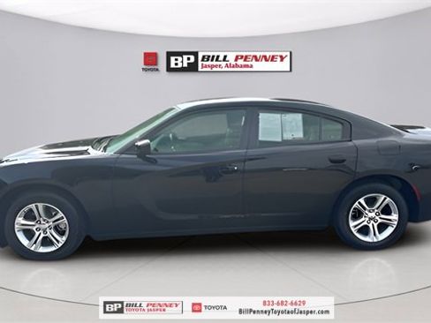 Used 2023 Dodge Charger SXT image 2