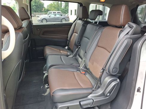 Used 2025 Honda Odyssey Elite image 8