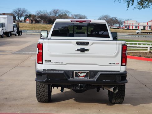 New 2026 Chevrolet Silverado 2500 ZR2 image 14