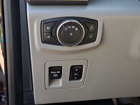 Used 2018 Ford F150 XLT w/ Equipment Group 302A Luxury image 25