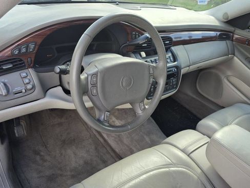 Used 2000 Cadillac De Ville w/ Comfort/Convenience Pkg image 10