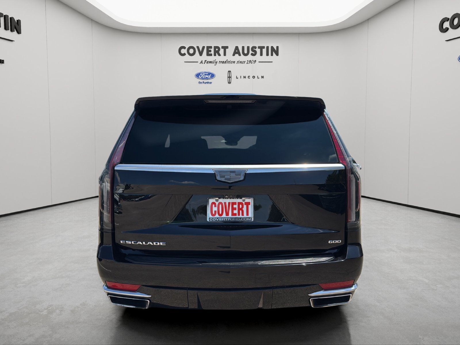 Used 2021 Cadillac Escalade Premium Luxury RWD image 4