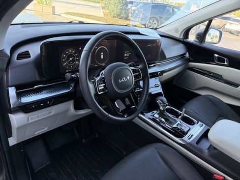 Used 2024 Kia Carnival SX Prestige image 15
