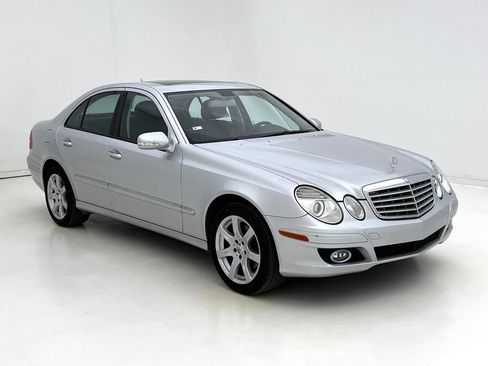 Used 2008 Mercedes-Benz E 350 4MATIC Sedan image 2