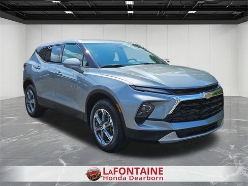 Used 2025 Chevrolet Blazer LT w/ Driver Confidence Package image 6
