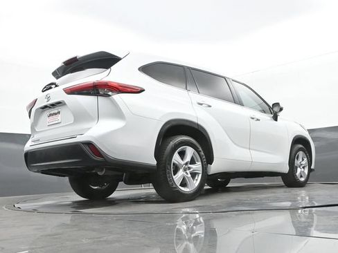 Used 2022 Toyota Highlander L FWD image 27