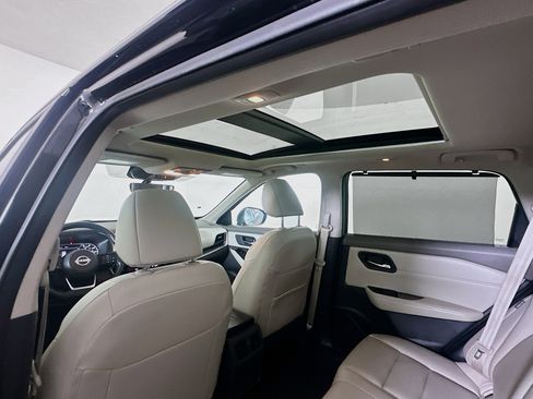 Used 2023 Nissan Rogue SV w/ SV Premium B Package image 26