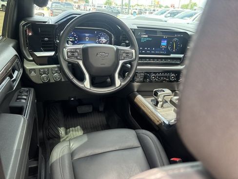 Used 2025 Chevrolet Silverado 1500 LT Trail Boss w/ Convenience Package II AWD/4WD image 19
