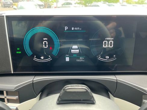 Used 2025 Hyundai Santa Fe SEL FWD image 7