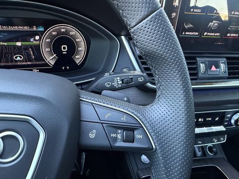 Used 2025 Audi Q5 e Premium Plus w/ Premium Plus Package image 31