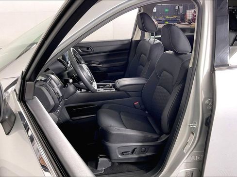 Used 2024 Nissan Pathfinder SV image 35