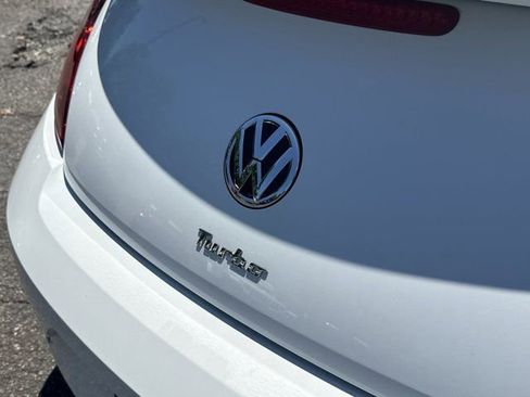 Used 2017 Volkswagen Beetle 1.8T S FWD image 18