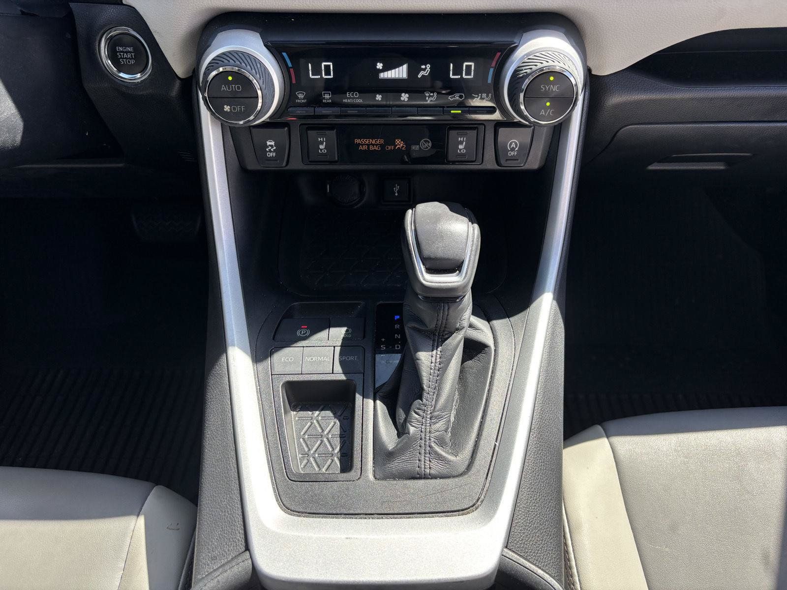 Used 2020 Toyota RAV4 XLE Premium FWD image 25
