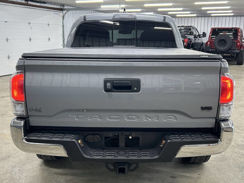 Used 2020 Toyota Tacoma TRD Off-Road image 15
