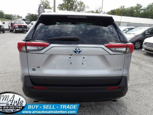 Used 2021 Toyota RAV4 XLE w/ Convenience Package AWD/4WD image 4