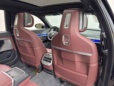 Used 2023 BMW 760i xDrive AWD/4WD image 47