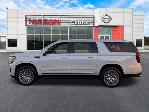 Used 2024 GMC Yukon XL Denali w/ Advanced Technology Package image 6