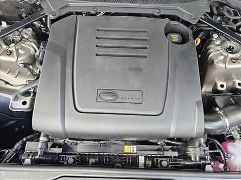 Certified 2025 Land Rover Discovery S AWD/4WD image 18