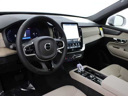 New 2026 Volvo XC90 B6 Plus w/ Protection Package Premier AWD/4WD image 16