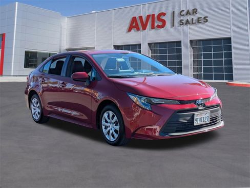 Used 2025 Toyota Corolla LE image 3
