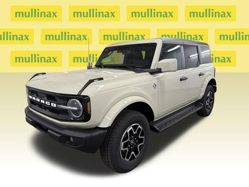 New 2026 Ford Bronco Outer Banks image 11