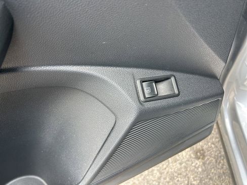 Used 2024 Volkswagen Taos SE image 31