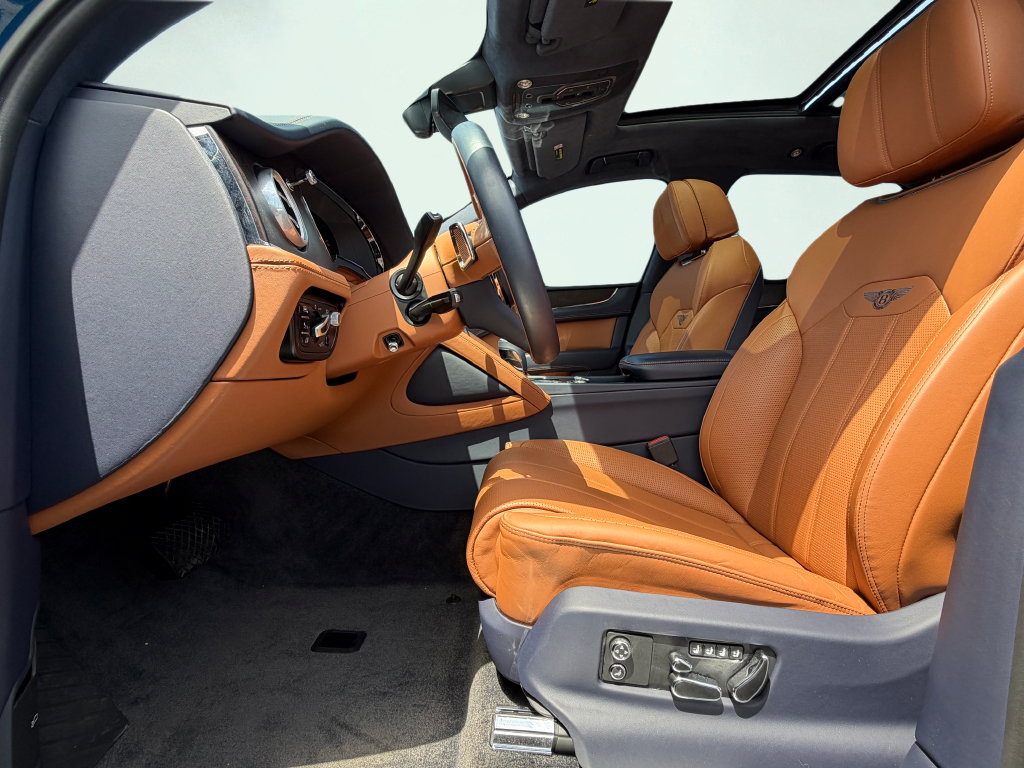 Used 2023 Bentley Bentayga AWD/4WD image 64