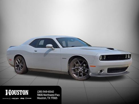 Used 2022 Dodge Challenger R/T w/ Blacktop Package RWD image 3