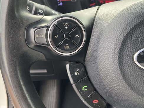 Used 2016 Kia Soul FWD image 17