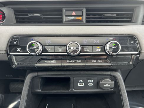 Used 2024 Honda Pilot Touring image 21