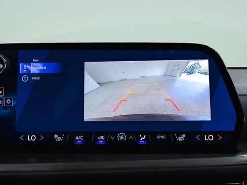Used 2026 Chevrolet Traverse LT AWD/4WD image 17