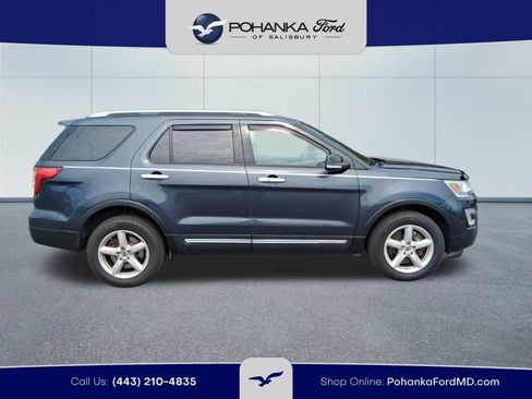 Used 2017 Ford Explorer XLT w/ Equipment Group 202A AWD/4WD image 4