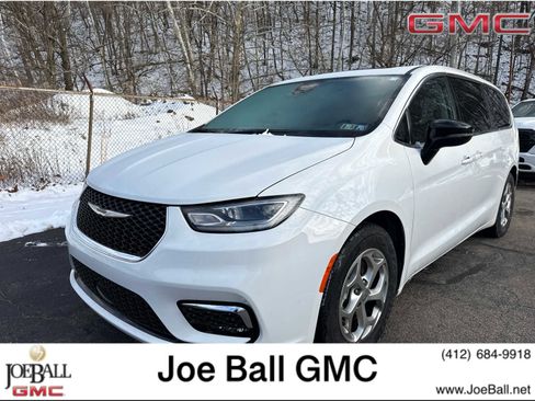 Used 2024 Chrysler Pacifica Limited image 1